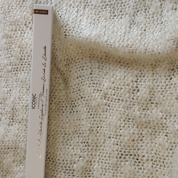 ICONIC London Enrich & Elevate Eyeliner in Black, 0.8ml/0.026fl oz - Picture 2 of 10